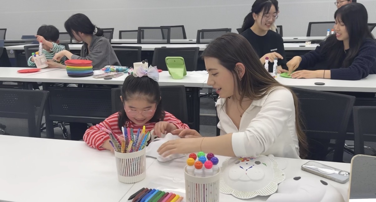 180여 명 시민 참여 어린이날 영어체험부스 운영 4번째 파일 - 자세한 내용은 본문 참조